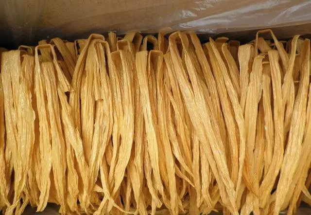 腐竹是用冷水泡還是熱水泡?教您一招,泡出來的腐竹不硬不爛