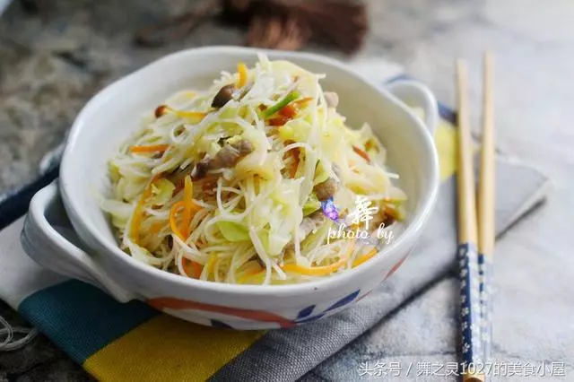 學我這樣炒麵吧,不用太多食材,簡簡單單,筷子攪一攪,老公連吃2碗誇我很賢惠