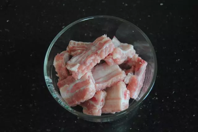 原來【蒜蓉排骨】這麼煮超好吃~ 吃上一塊就停不了! 撈上湯汁還能吃幾碗飯~
