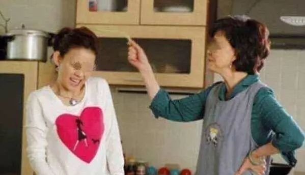 新婚半個月,我鬧著要回娘家,婆婆拿出一張紙,我怒把娘家砸了!