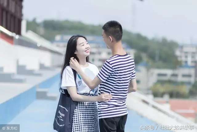 小伙追女孩六年,被百般嘲笑,五年後她參加婚禮,看到新郎愣住了