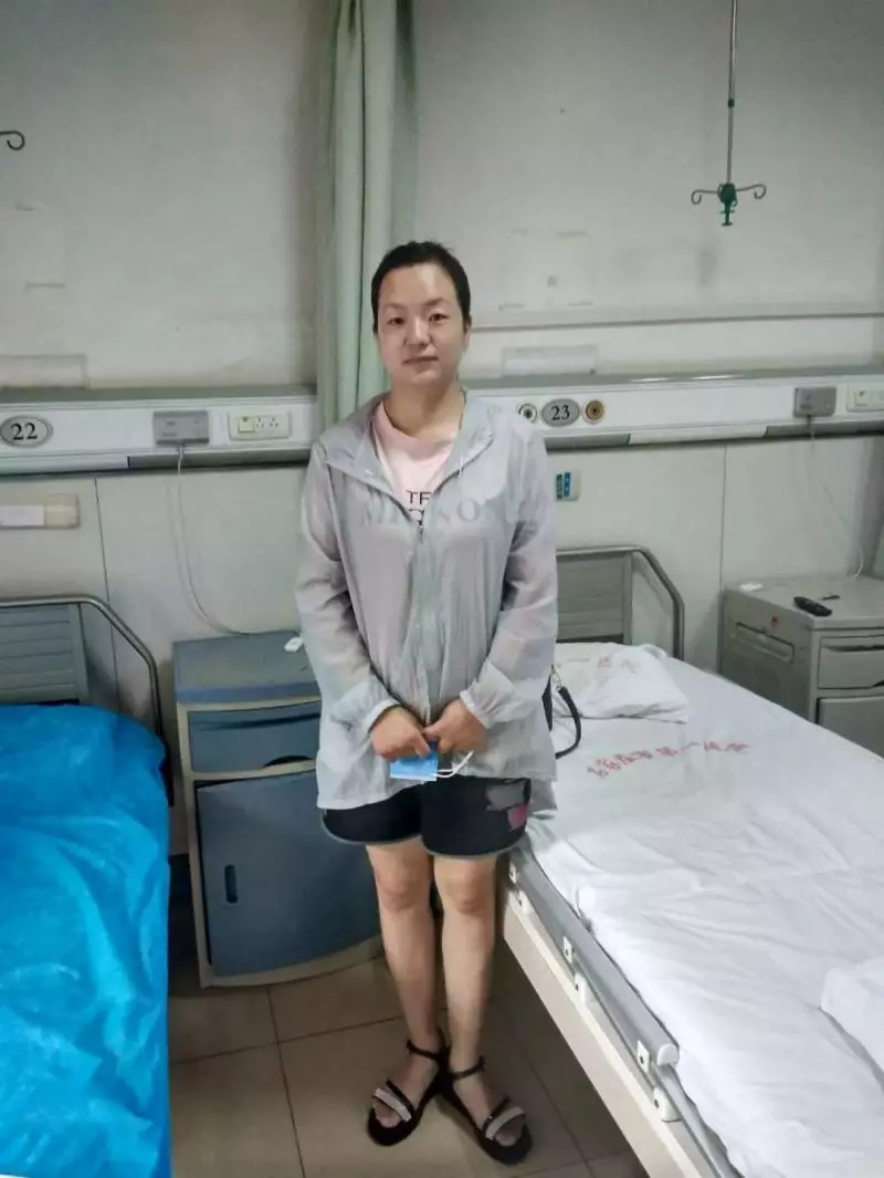 父親掉進高溫池,全身99%燙傷,30歲的女兒決定「割皮救父」