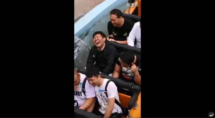 超勸世!遊樂設施「千萬別讓胖子坐第一排」 倒數瞬間…網友狂呼:療癒笑了