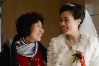 婆婆四個兒女偏要與我同住,無意看到她的簡訊,我哭著求她別走!