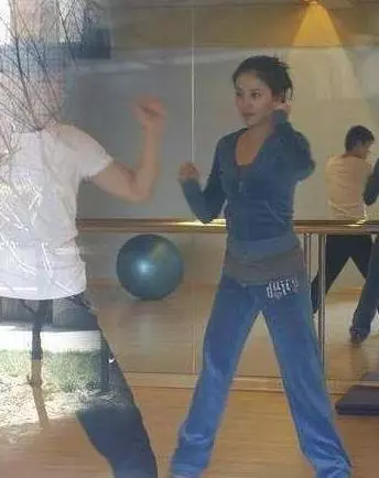 熊乃瑾終於公開與王寶強的關係了,15個字霸氣回應!