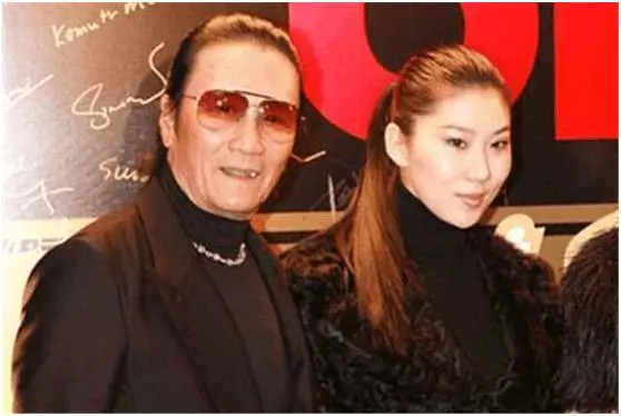 小女友coco終於說出12年前為何愛上69歲謝賢,一開口不敢相信!