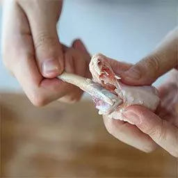 雞翅去骨小竅門,超方便!收藏