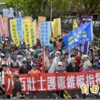 沒背景沒資源 柯P透露如何在藍綠夾殺之下存活...