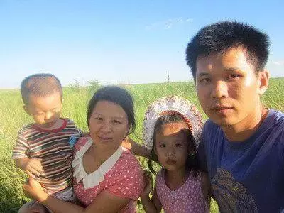 哥哥掙錢養妹妹,妹賺錢後不認哥,兩年後收到封信,哥哥失聲大哭
