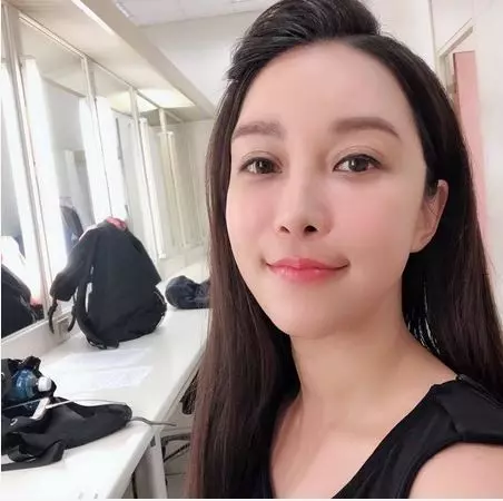 【勁爆追蹤】泡上納吉兒子被狗仔隊偷拍到,這名台女星「一炮而紅」,她是被包養嗎??快來看~~張東晴底牌大曝光
