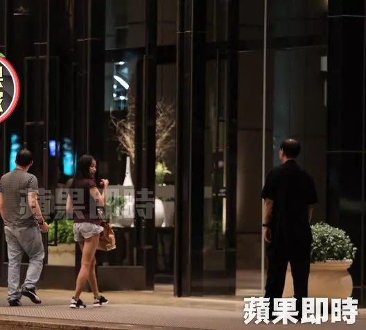 爸爸被控沒多久, 兒子被台媒爆出熊抱火辣「女星」、按完摩還一起回酒店!