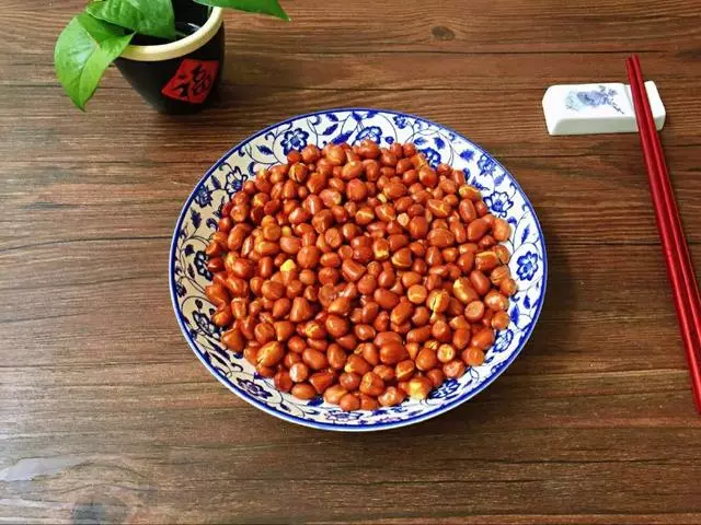 為什麼你炸的花生米不酥脆,還容易炸糊?因為你不懂這幾個訣竅!