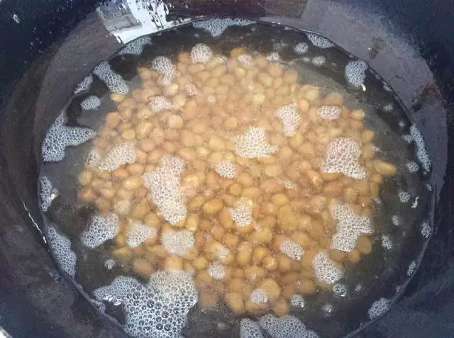 為什麼你炸的花生米不酥脆,還容易炸糊?因為你不懂這幾個訣竅!