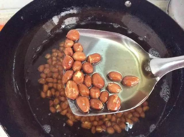 為什麼你炸的花生米不酥脆,還容易炸糊?因為你不懂這幾個訣竅!