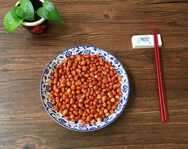 為什麼你炸的花生米不酥脆,還容易炸糊?因為你不懂這幾個訣竅!