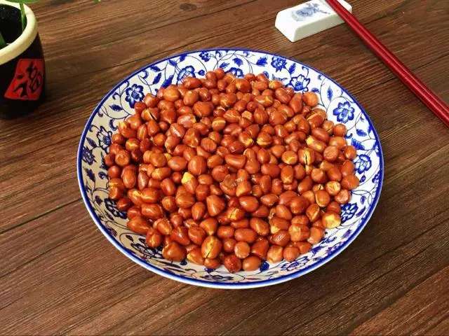 為什麼你炸的花生米不酥脆,還容易炸糊?因為你不懂這幾個訣竅!
