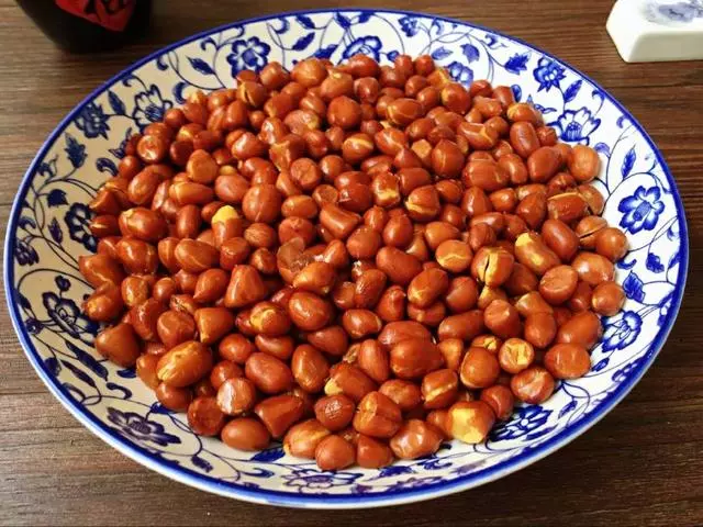為什麼你炸的花生米不酥脆,還容易炸糊?因為你不懂這幾個訣竅!