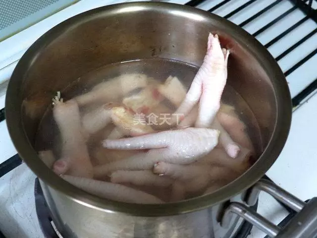雞爪怎麼做好吃？雞爪的兩種家常做法，製做簡單，香味十足！
