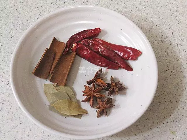 雞爪怎麼做好吃？雞爪的兩種家常做法，製做簡單，香味十足！