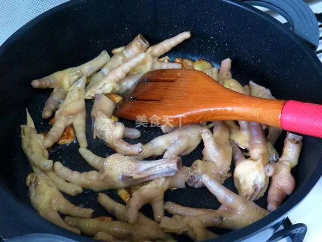 雞爪怎麼做好吃？雞爪的兩種家常做法，製做簡單，香味十足！