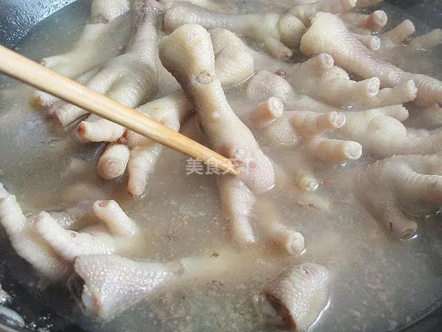 雞爪怎麼做好吃？雞爪的兩種家常做法，製做簡單，香味十足！