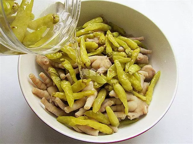 雞爪怎麼做好吃？雞爪的兩種家常做法，製做簡單，香味十足！