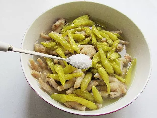 雞爪怎麼做好吃？雞爪的兩種家常做法，製做簡單，香味十足！