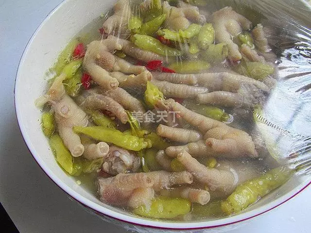 雞爪怎麼做好吃？雞爪的兩種家常做法，製做簡單，香味十足！