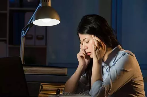 【不要再開夜車了!】經常熬夜の夜貓子會面對的 『10大危機』每一個都會要了你的命?!