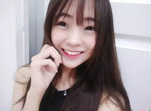 【拒絕Copy & Paste的網紅臉! 】大馬清純可愛正妹 —— Wenyek 一個Smile就讓人融化啦~