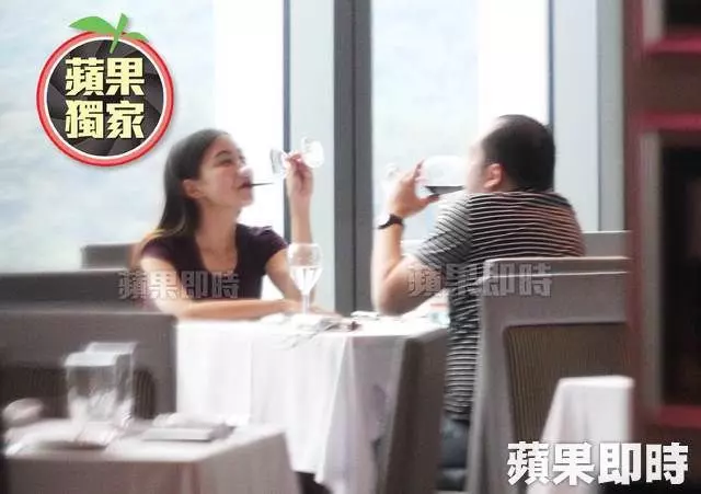 【竟搭上『臺灣Angelababy』!】納吉官司纏身,兒子竟然在臺灣和『C奶女星』撐台腳抱抱!