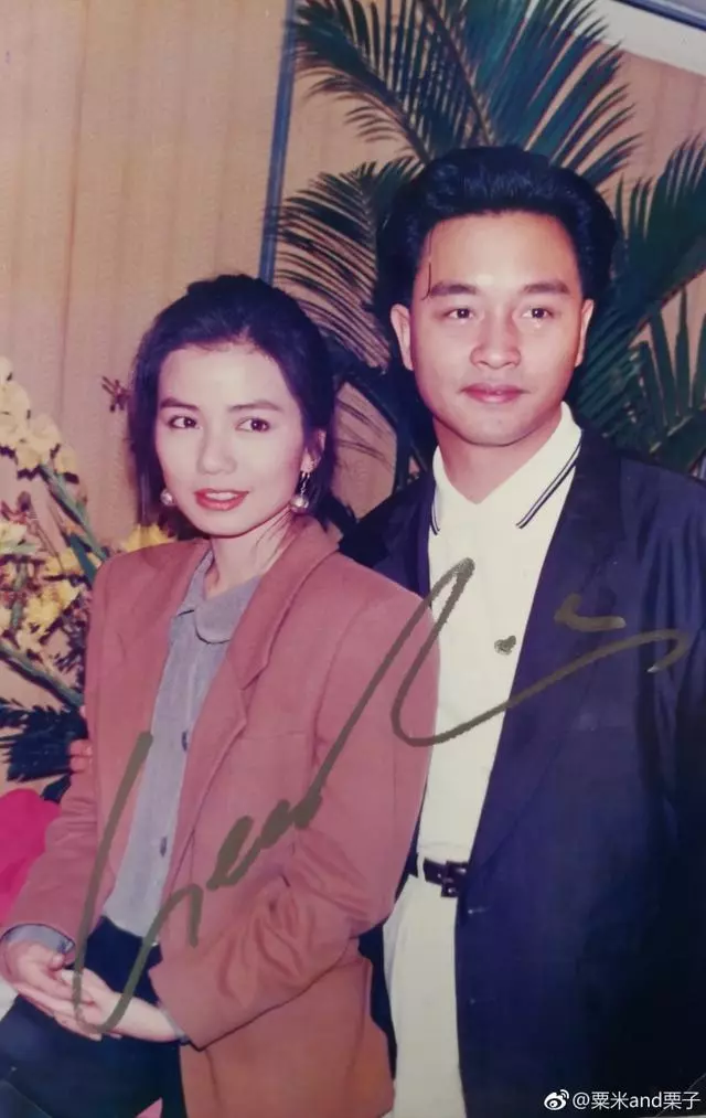 同一路人合照,朱茵輸在氣質,關之琳素顏,一對比王祖賢白的發光!