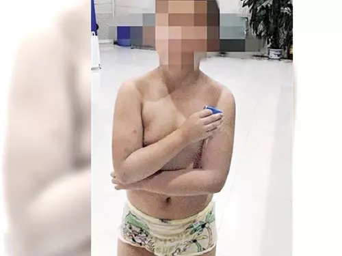 男童不想做功課 媽脫光光下巴士