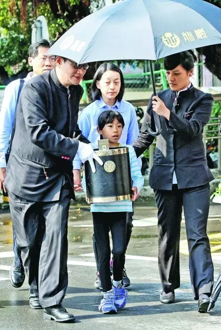 小燈泡割喉案二審嫌犯爽躲過死刑!律師團金句「出獄無危害性」網軍斷理智線嗆:畜生!