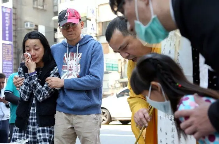 小燈泡割喉案二審嫌犯爽躲過死刑!律師團金句「出獄無危害性」網軍斷理智線嗆:畜生!