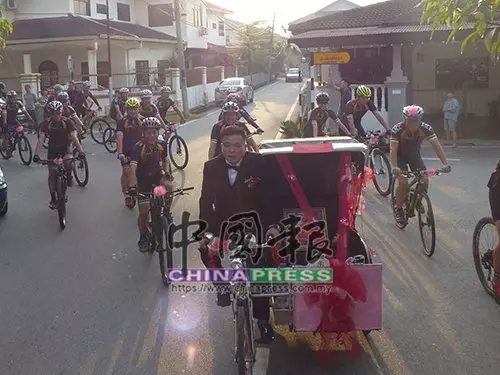 車廠東主小登科 三輪車腳車隊迎親