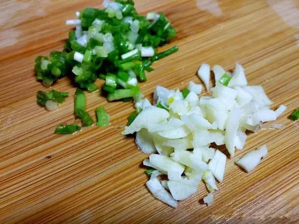 這道馬鈴薯餅只需要三種食材,關鍵是還不用麵粉,5分鐘出鍋,當菜也當飯,還沒端上桌就被大家搶光!