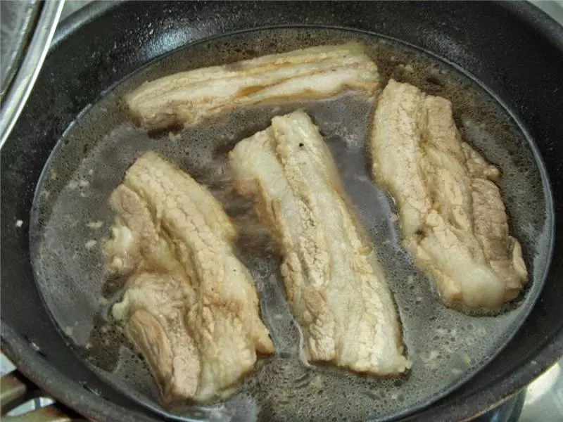 香噴噴的叉燒,做的時候加它,超級下飯,尤其是醬汁,大家都搶著吃!