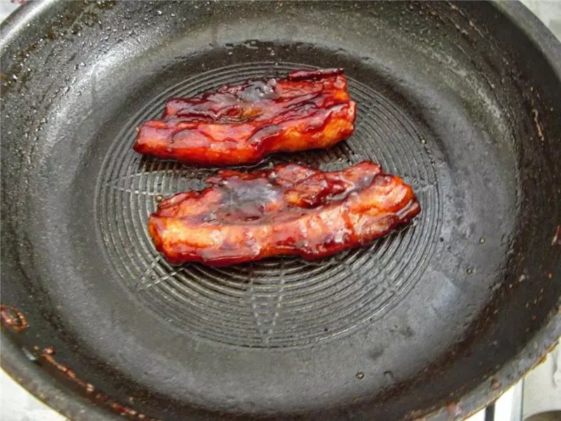 香噴噴的叉燒,做的時候加它,超級下飯,尤其是醬汁,大家都搶著吃!