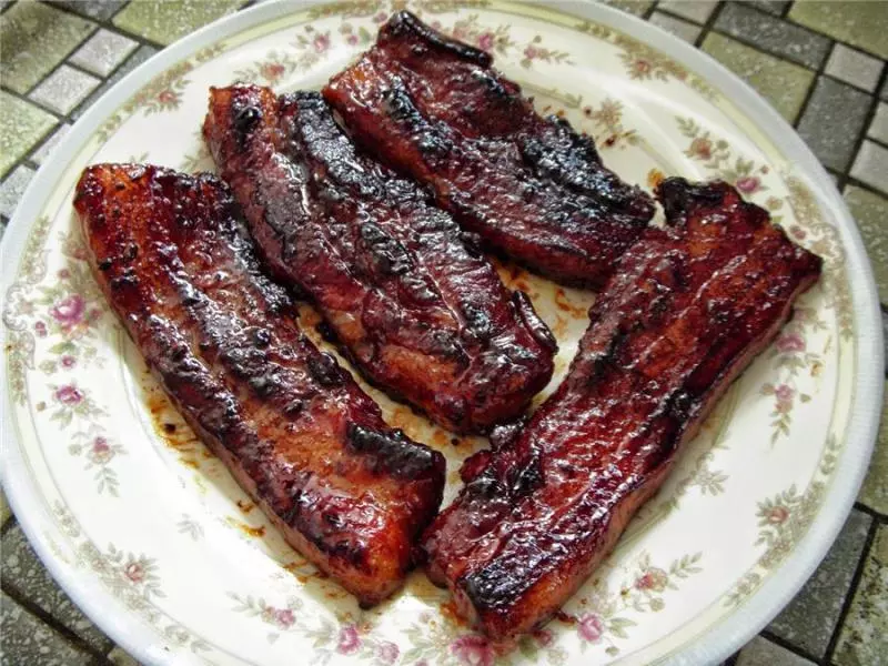香噴噴的叉燒,做的時候加它,超級下飯,尤其是醬汁,大家都搶著吃!