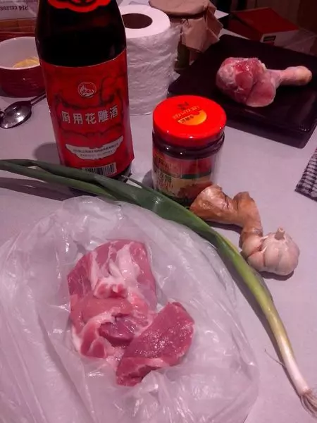 香噴噴的叉燒,做的時候加它,超級下飯,尤其是醬汁,大家都搶著吃!