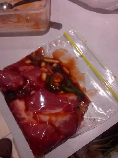 香噴噴的叉燒,做的時候加它,超級下飯,尤其是醬汁,大家都搶著吃!