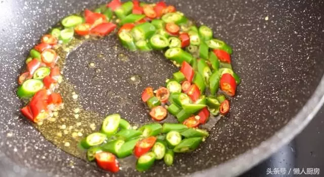 不要只會水煮茄子,試試肉釀茄子好吃一百倍!成本只需5元錢!