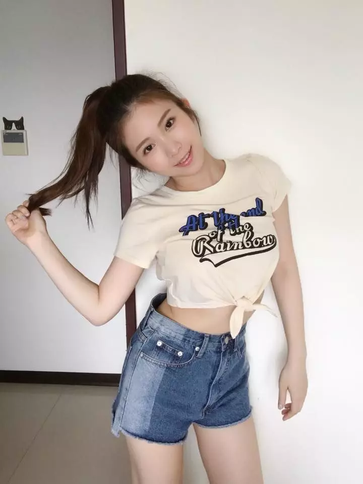 雞排妹重返18歲!重穿18歲的衣服,你穿不穿得下呢?