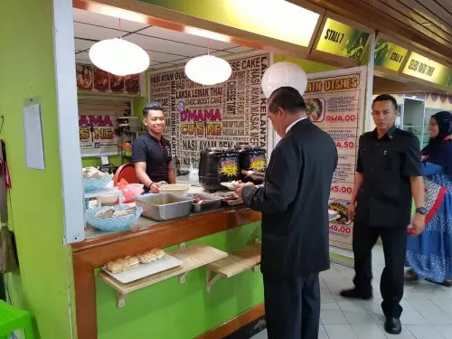 Mat Sabu可愛升級!他超級親民愛聊天,lunch time還特地跑去「這裡」,把下屬都嚇壞了!