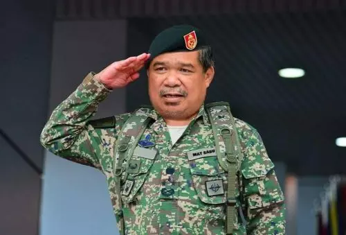 Mat Sabu可愛升級!他超級親民愛聊天,lunch time還特地跑去「這裡」,把下屬都嚇壞了!