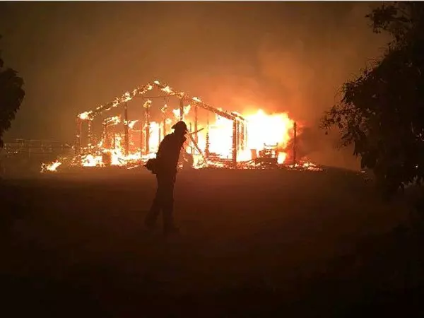 加州再燃林火 2000人大逃亡