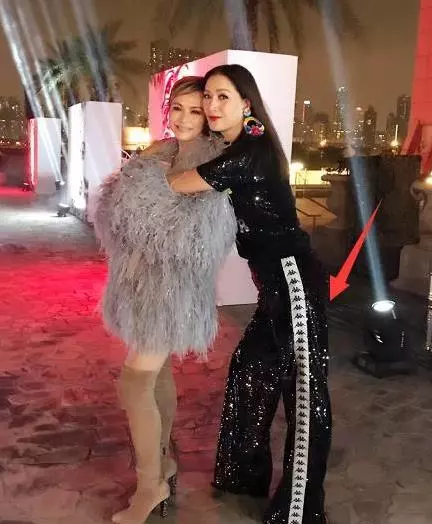 任達華隱瞞多年的妻子近照曝光!原來長這樣,難怪一直不願公開!