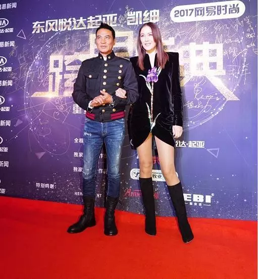 任達華隱瞞多年的妻子近照曝光!原來長這樣,難怪一直不願公開!