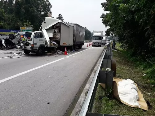 羅厘追尾撞轎車 引發連環撞 1死3傷